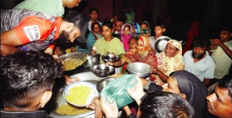 যশোরে বিএনপির উদ্যোগে পানিবন্দি পরিবারের মাঝে খাবার বিতরণ