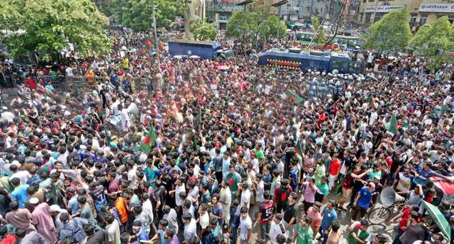 সম্পাদকীয়- স্লোগানে স্লোগানে আন্দোলন, আন্দোলনে গণঅভ্যুত্থান