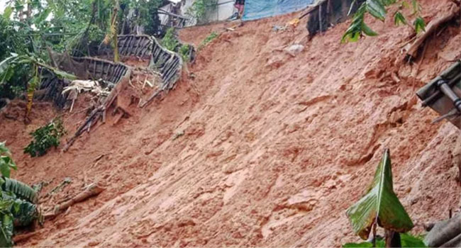 কক্সবাজারে পাহাড়ধসে একই পরিবারের ৩ জনের মর্মান্তিক মৃত্যু!