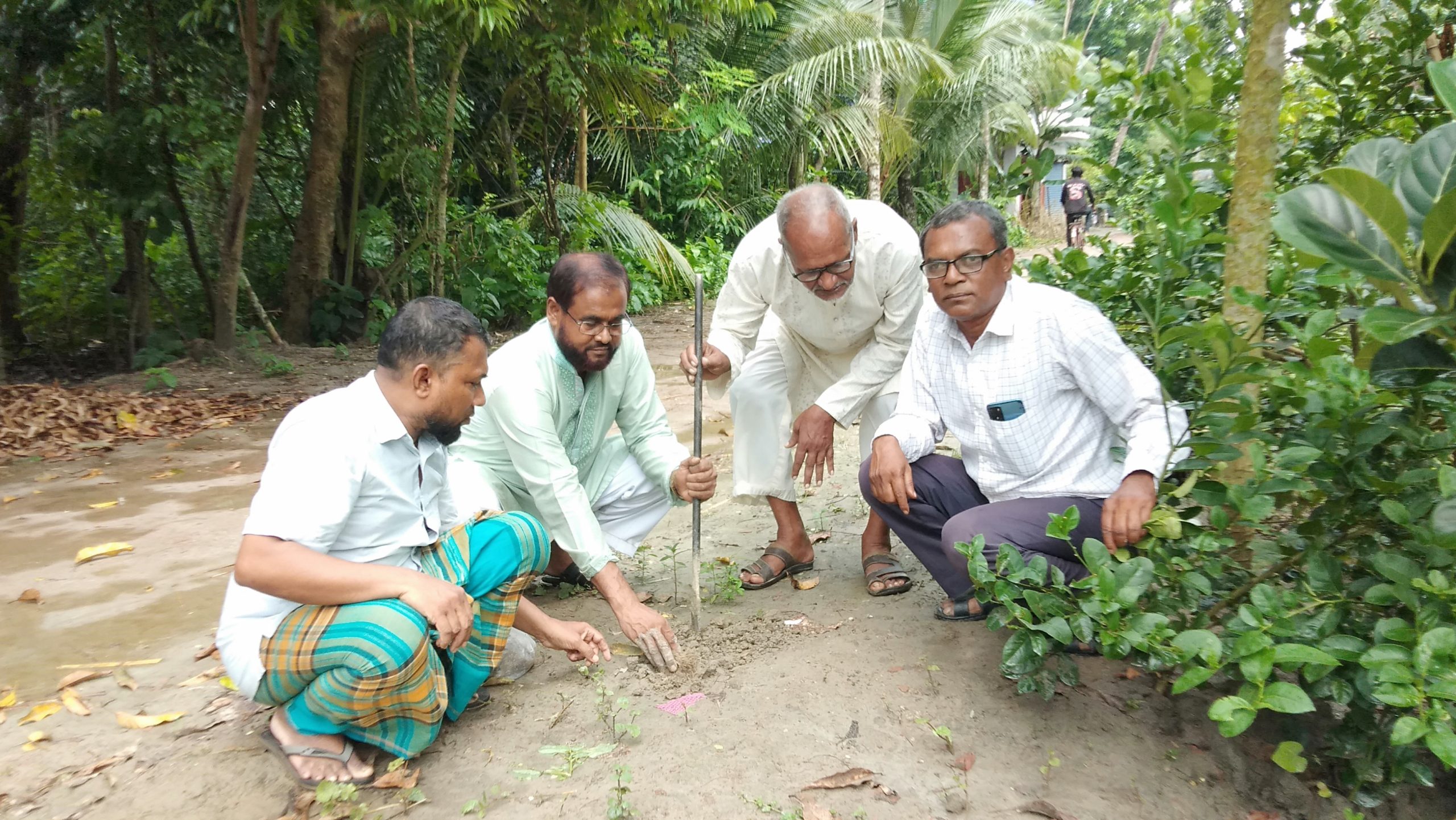 বেনাপোলে তালের বীজ রোপণ ও বিনামূল্যে চিকিৎসা সেবা প্রদান