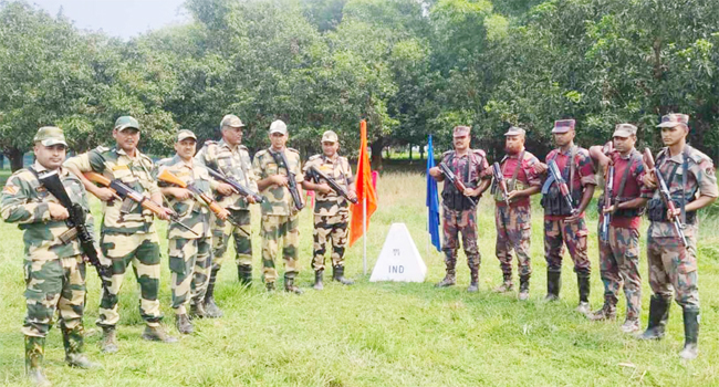 জয়পুরহাটের পাঁচবিবি সীমান্তে ফের কাঁটাতারের বেড়া নির্মান চেষ্টা বিএসএফের বিজিবির বাধায় পন্ড