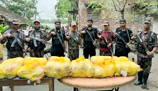 বেনাপোল সীমান্তে গাঁজাসহ তিন মাদক পাচারকারী আটক