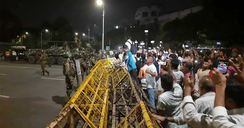 বঙ্গভবনের সামনে শিক্ষার্থীদের আবারও পুলিশের গুলি আহত-৩