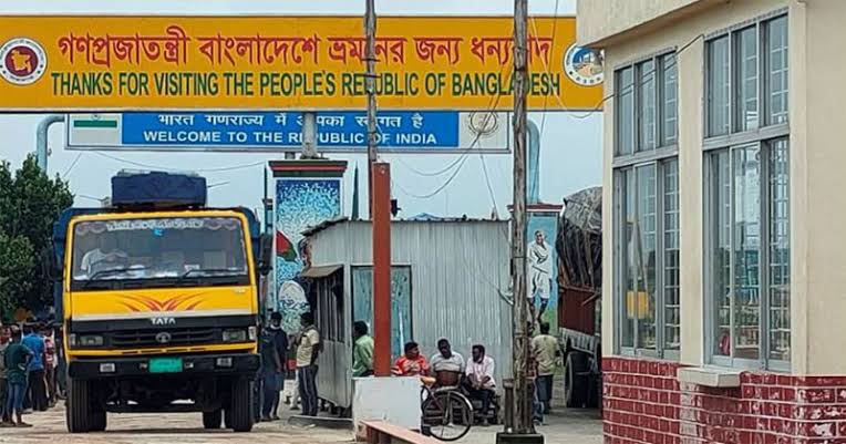 বেনাপোল-পেট্রাপোলে আমদানি রপ্তানি স্বাভাবিক, অমিত শাহ’র কর্মসূচী স্থগিত