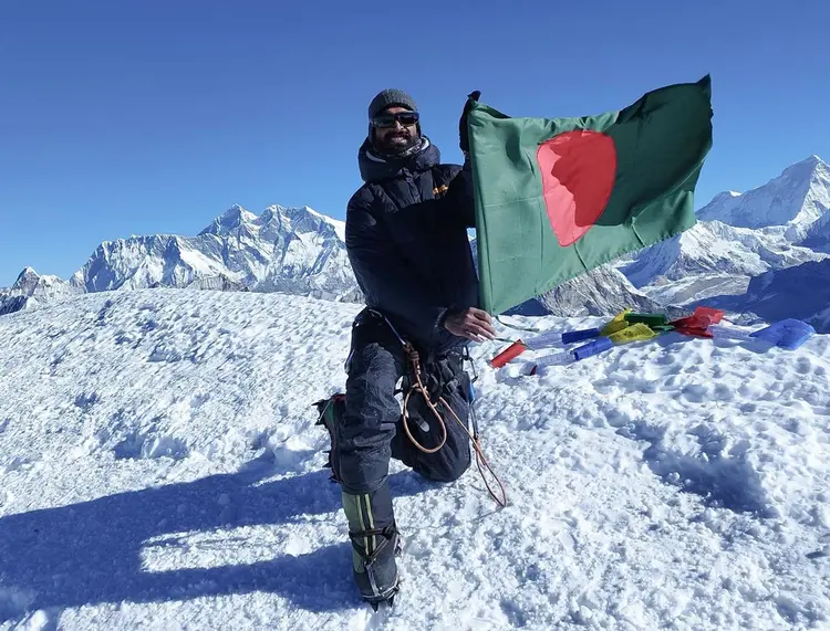 এক অভিযানে ৬ হাজার মিটারের বেশি উচ্চতার ৩ পর্বত চূড়া জয় করলো তৌকির