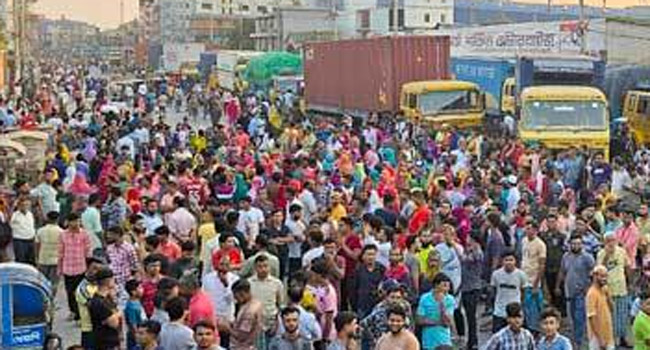 দুই ঘণ্টার ব্যবধানে আবারো ঢাকা-ময়মনসিংহ মহাসড়ক আবারও অবরোধ