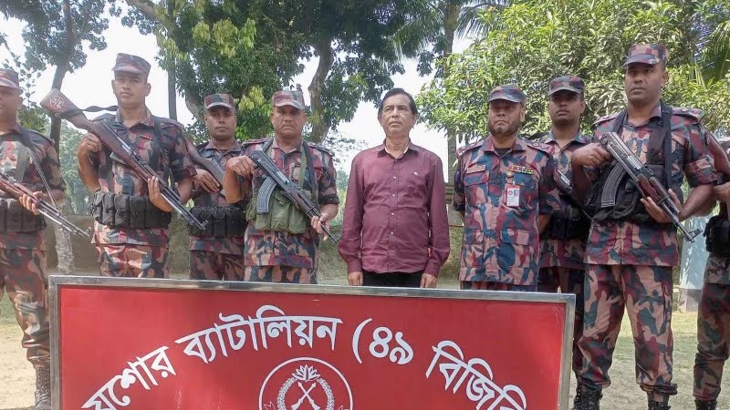 বেনাপোল সীমান্তে বিজিবি’র হাতে গাজীপুরের সাবেক মেয়র আটক