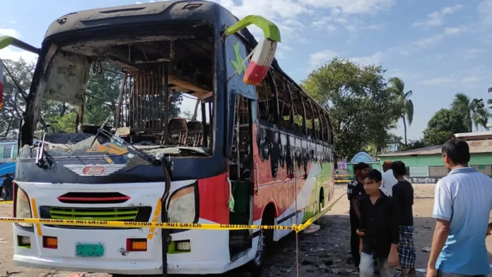 খুলনায় বাসে আগুন লেগে হেলপার নিহত পুলিশের বক্তব্যে ধূয়াশা