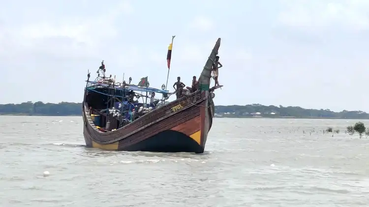 বাংলাদেশিরা ক্ষতিগ্রস্ত ভারতীয় জেলেদের কারণে, বিধিনিষেধ কমাচ্ছে মৎস্য অধিদপ্তর