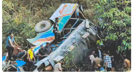 ভারতের উত্তরাখণ্ডে এক ভয়াবহ বাস দুর্ঘটনা, নিহত ২০