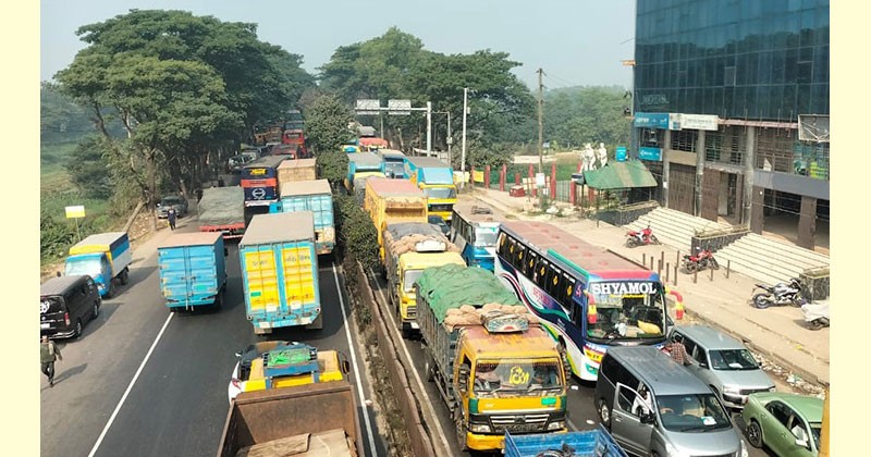 ঢাকা-চট্টগ্রাম মহাসড়কের গজারিয়ায় ১৩ কিলোমিটারের বেশি যানজট