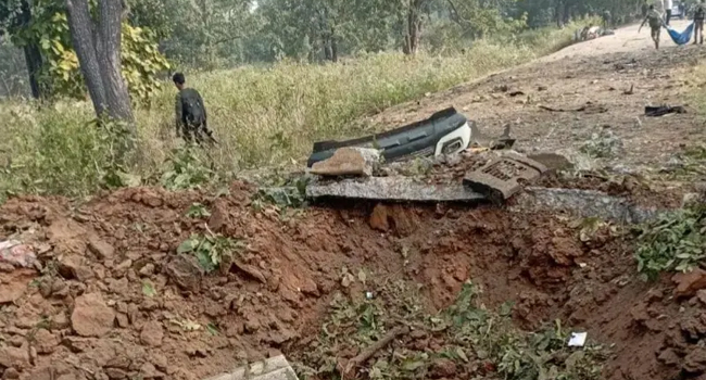 ভারতে নিরাপত্তা বাহিনীর গাড়িতে বিস্ফোরণে ৯জন নিহত