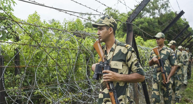 বাংলাদেশ সীমান্তে ‘অপস অ্যালার্ট’ জারি করেছে বিএসএফ