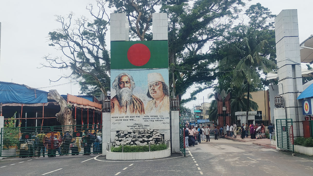 ভারতীয় ভিসা বন্ধ থাকায় গেল বছর আড়াই লাখ পাসপোর্টধারী কমেছে বেনাপোল বন্দরে