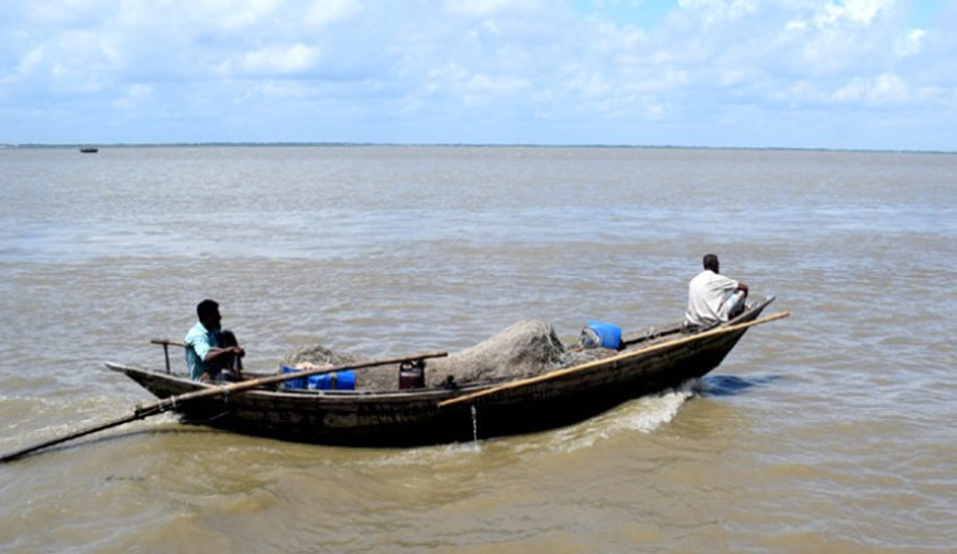 আজ মধ্যরাত থেকে ইলিশ ধরা বন্ধ