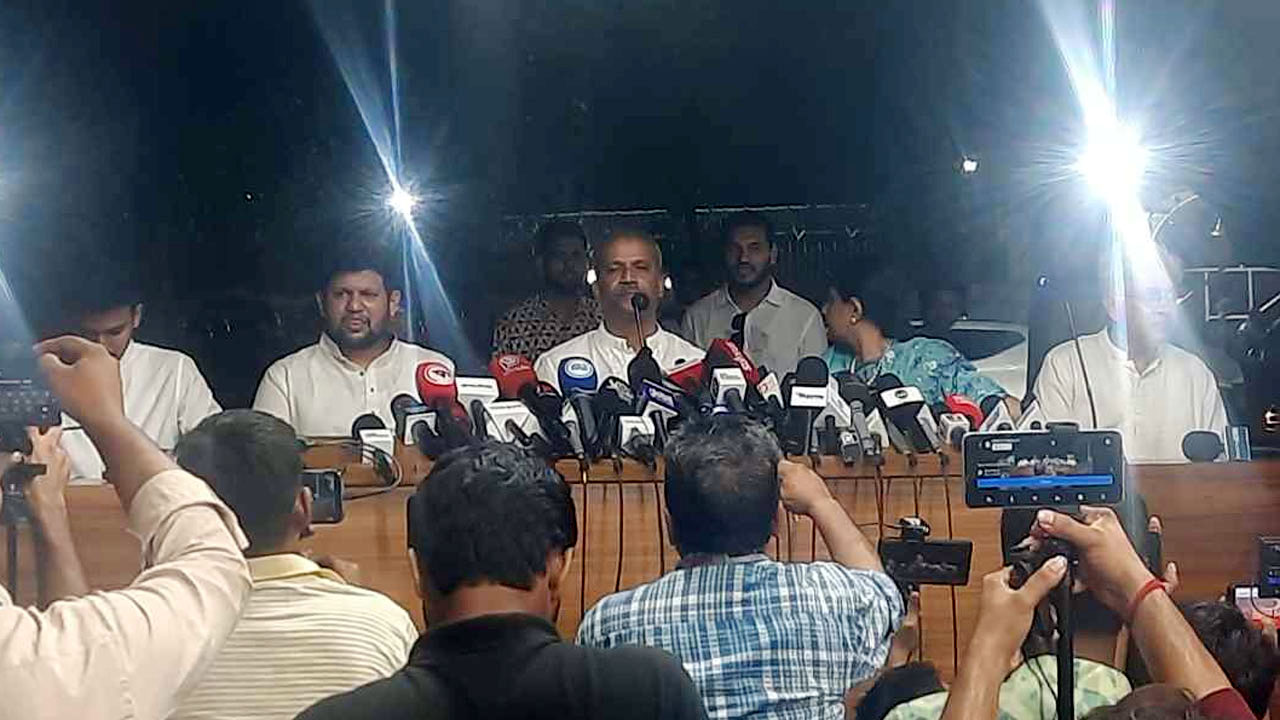আওয়ামী লীগের সব কার্যক্রম নিষিদ্ধ করার সিদ্ধান্ত