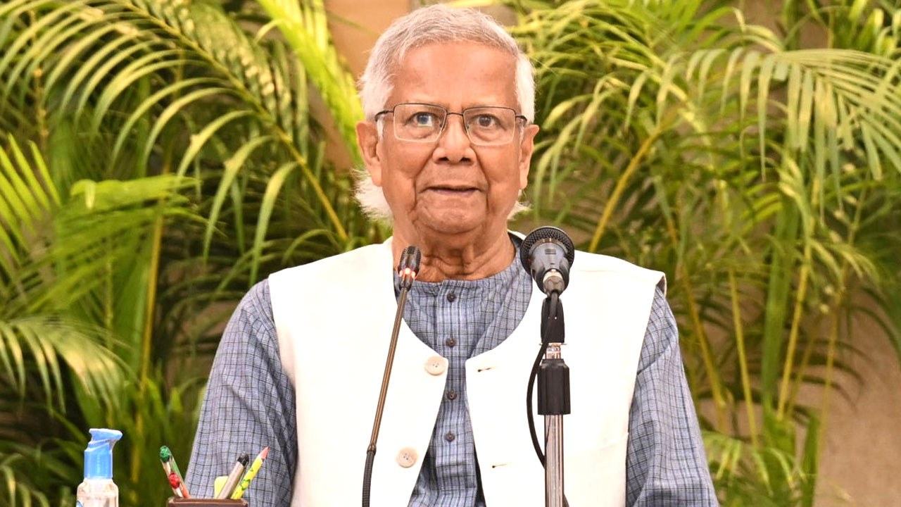 উচ্চ পর্যায়ের বৈঠকঃ স্থিতিশীল নিরাপত্তা পরিস্থিতি বজায় রাখার উপর গুরুত্বারোপ করলেন প্রধান উপদেষ্টা