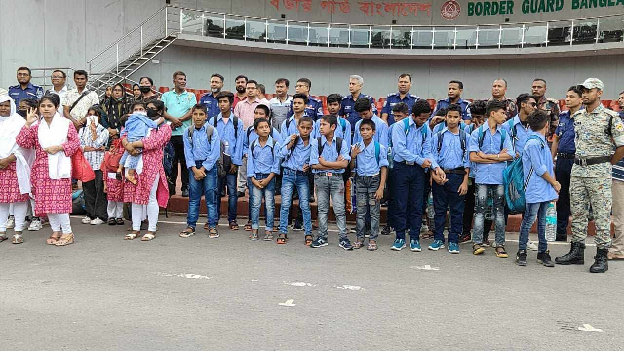 ভারতে পাচারের শিকার ৩৬শিশু কিশোরকে বেনাপোলে হস্তান্তর 
