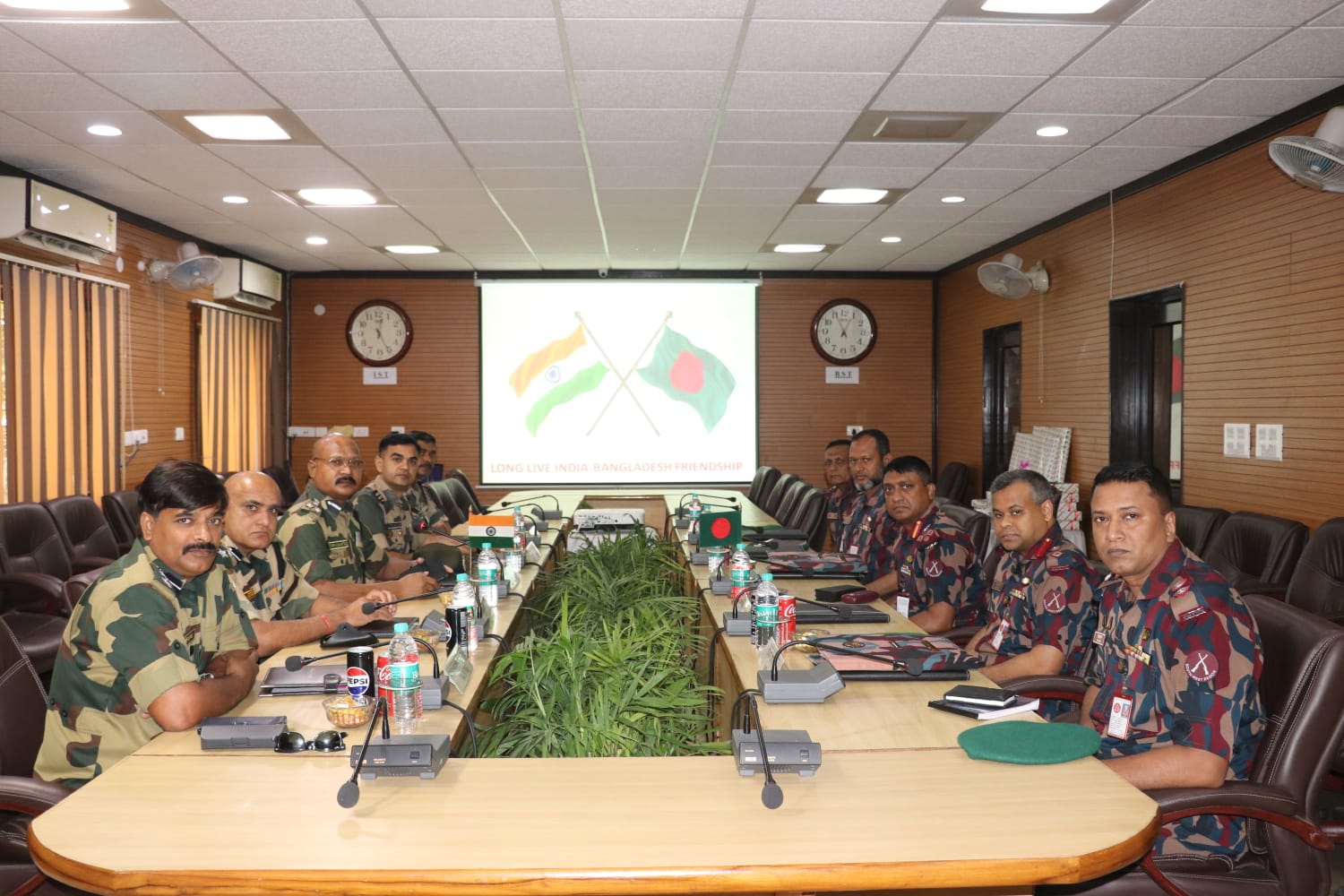ভারতের পেট্টাপোলে বিজিবি-বিএসএফ সেক্টর কমান্ডার পর্যায়ে সীমান্ত সমন্বয় সভা অনুষ্ঠিত