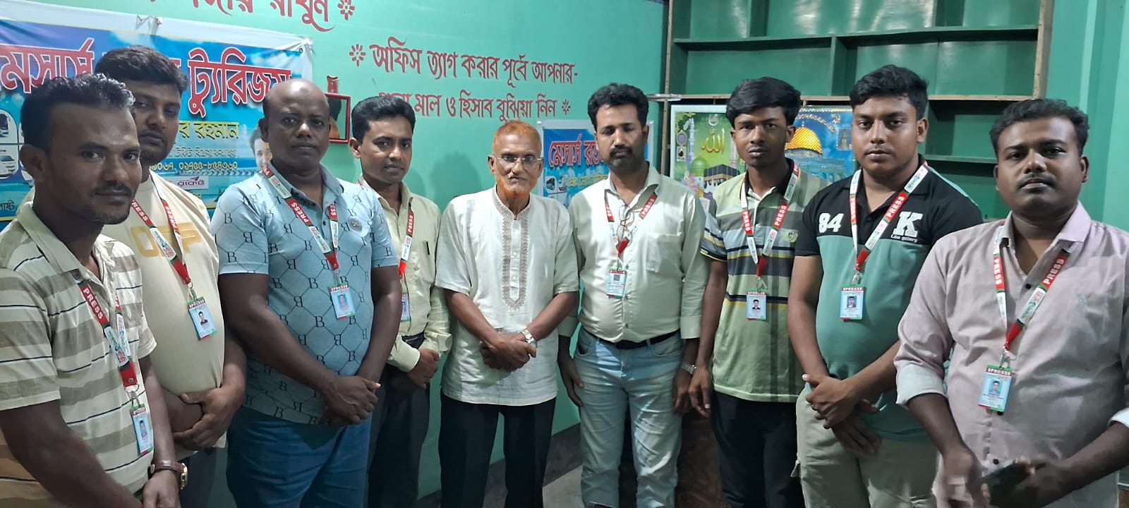 সারসা বার্তা পত্রিকার পরিচয় পত্র প্রদান অনুষ্ঠান বেনাপোল কার্যালয়ে অনুষ্ঠিত   