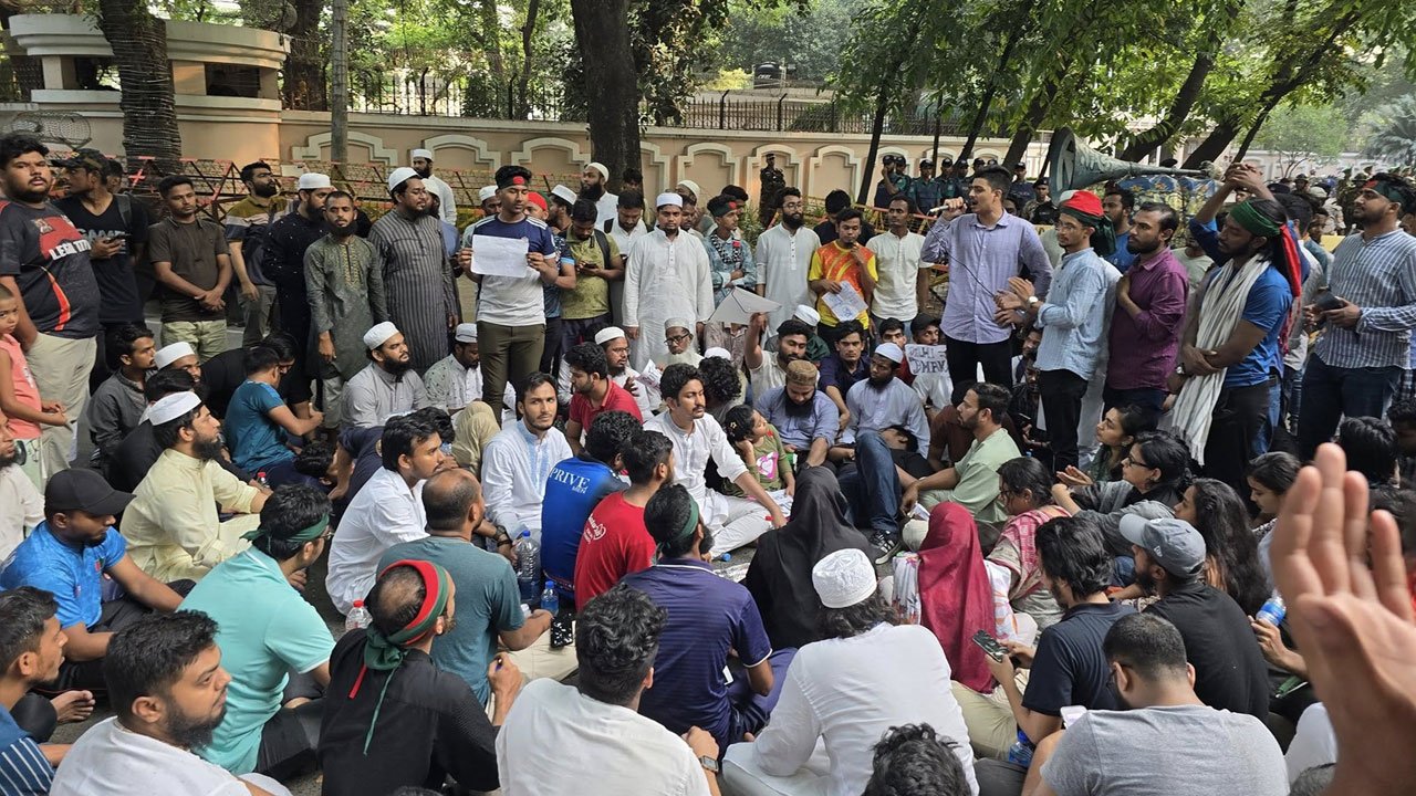 প্রধান উপদেষ্টা বাসভবন যমুনার সামনে রাতভর অবস্থান