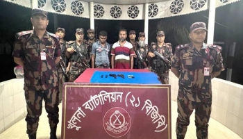 পুটখালি সীমান্ত থেকে অস্ত্রসহ আটক-২  