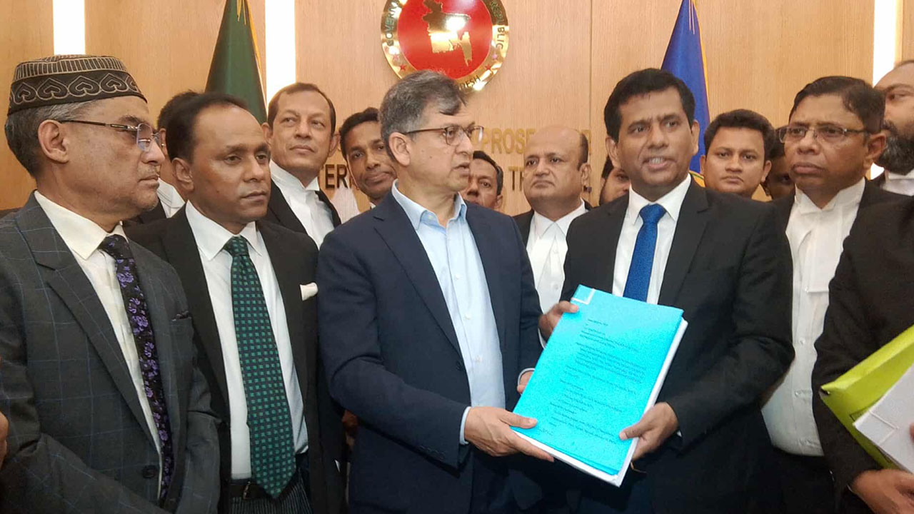হাসিনা সহ ৭ জনের বিরুদ্ধে ট্রাইব্যুনালে সালাহউদ্দিন আহমদের অভিযোগ দায়ের
