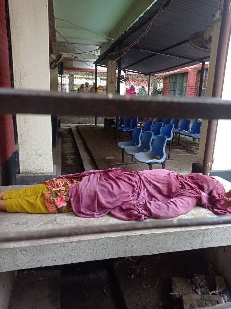 চৌগাছায় বাসচাপায় কলেজ ছাত্রী নিহত, পিতা আহত!