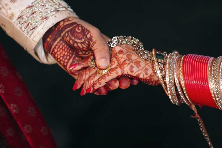 বিয়েতে অস্বীকৃতি, গুহাবাসী হলেন এক যুবক