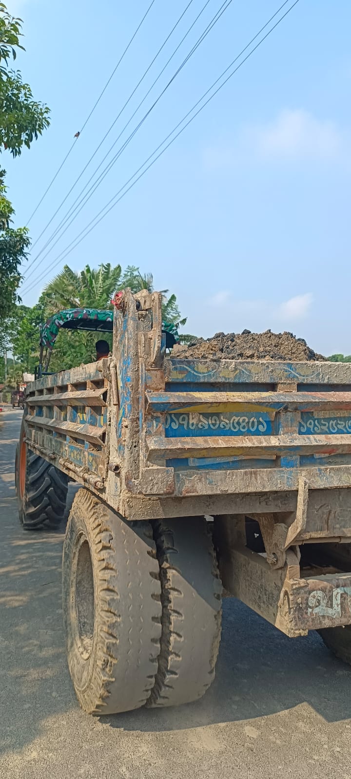 প্রশাসনকে কলা দেখিয়ে মাটি খেকোদের মাটি বিক্রি জোরে সোরে অব্যাহত নিজামপুর ইউনিয়নে