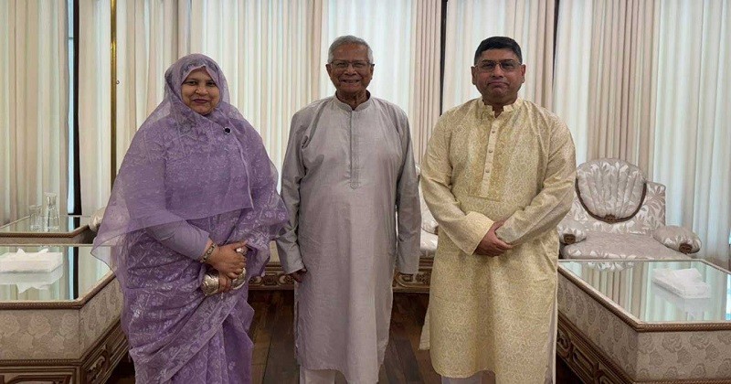 প্রধান উপদেষ্টার সঙ্গে সস্ত্রীক সাক্ষাৎ সেনাপ্রধানের