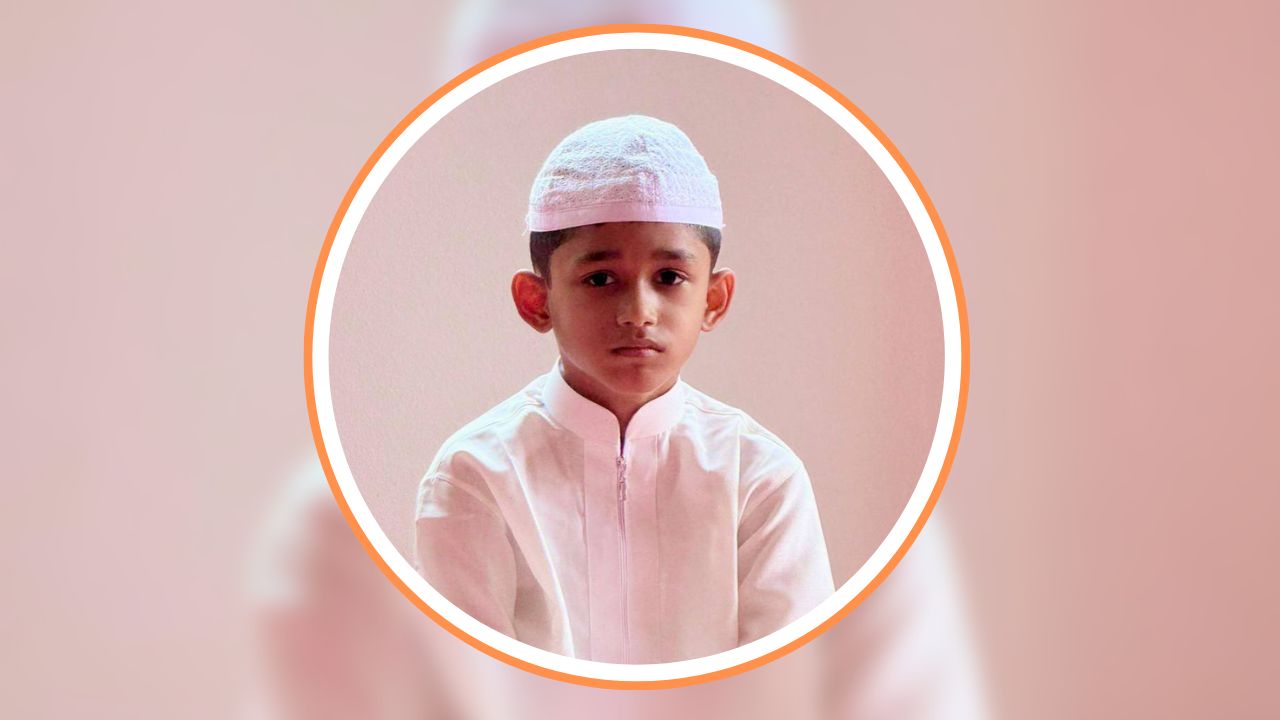 ৭ বছরের মুহাম্মদ তার মায়ের কাছে পড়ে ৯ মাসেই হাফেজ