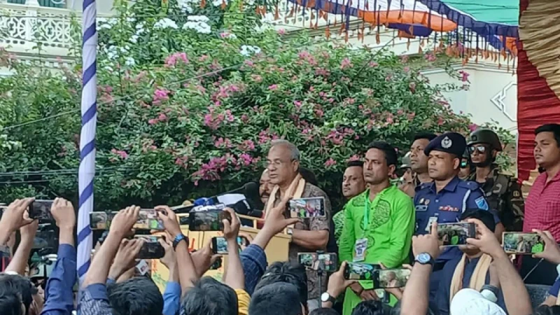 ‘দেশে আইনশৃঙ্খলা পরিস্থিতি আগের চেয়ে অনেক উন্নত হয়েছে’ – স্বরাষ্ট্র উপদেষ্টা