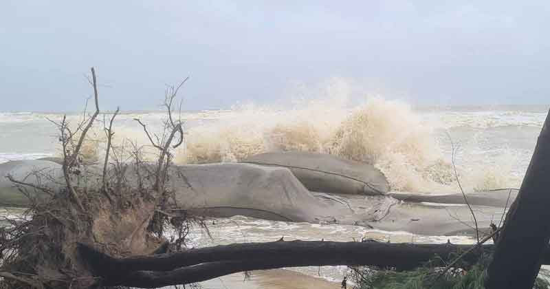 বঙ্গোপসাগর হয়েছে উত্তাল ১৫ জেলায় ৩ ফুট জলোচ্ছ্বাসের প্রবল আশঙ্কা!