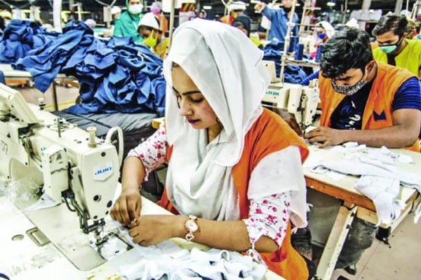 দেশের পোশাক খাত বড় ঝুঁকিতে