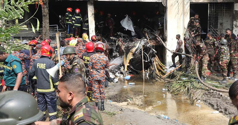 রাজধানীর উত্তরায় প্রশিক্ষণ বিমান বিধ্বস্ত এখন পর্যন্ত নিহত ২৩, আহত ১৬৮ জন, জাতি শোকাহত!