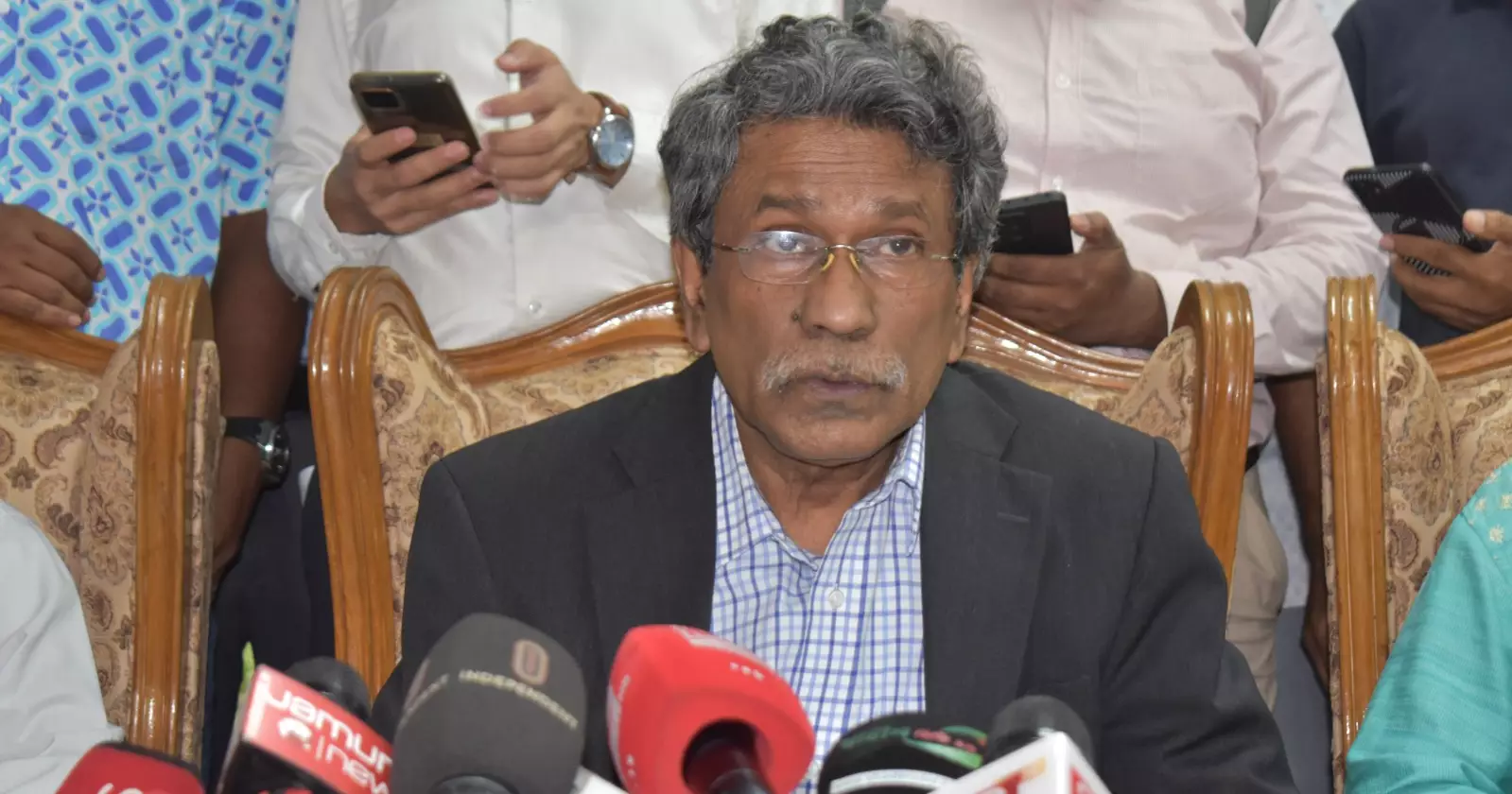 জরুরি অবস্থা ঘোষণায় প্রধানমন্ত্রীর স্বাক্ষরের পরিবর্তে লাগবে মন্ত্রিসভার অনুমোদন