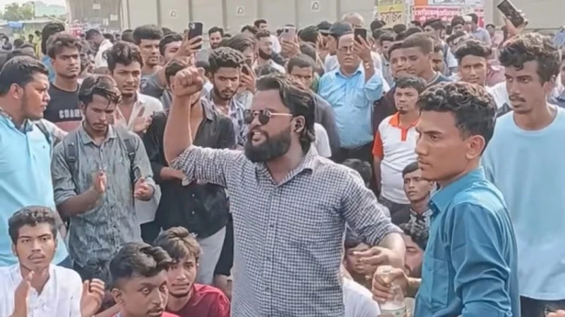 প্রধান উপদেষ্টার পদত্যাগ চেয়ে স্লোগান দেওয়ার অভিযোগে যুবলীগ নেতাকে আটক করেছে পুলিশ
