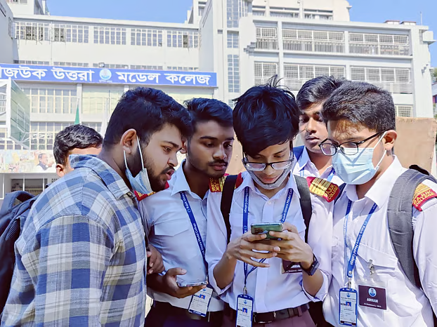 এসএসসির ফল প্রকাশঃ এ বছর পাসের হার ৬৮.৪৫ শতাংশ