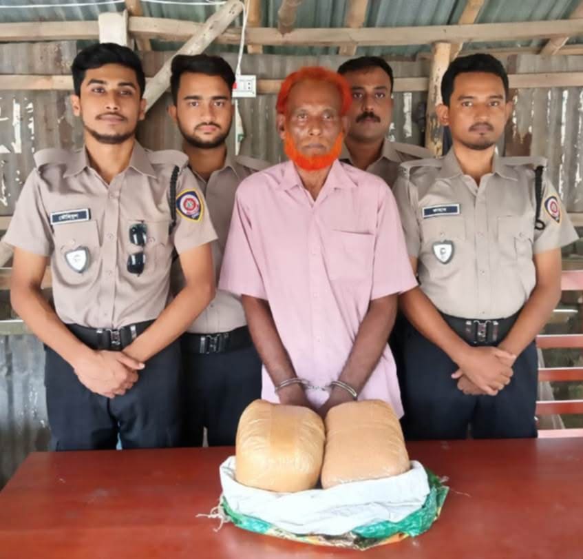 শার্শায় মাদকদ্রব্য নিয়ন্ত্রণ অধিদপ্তরের অভিযানে ৪ কেজি গাঁজাসহ আটক-১