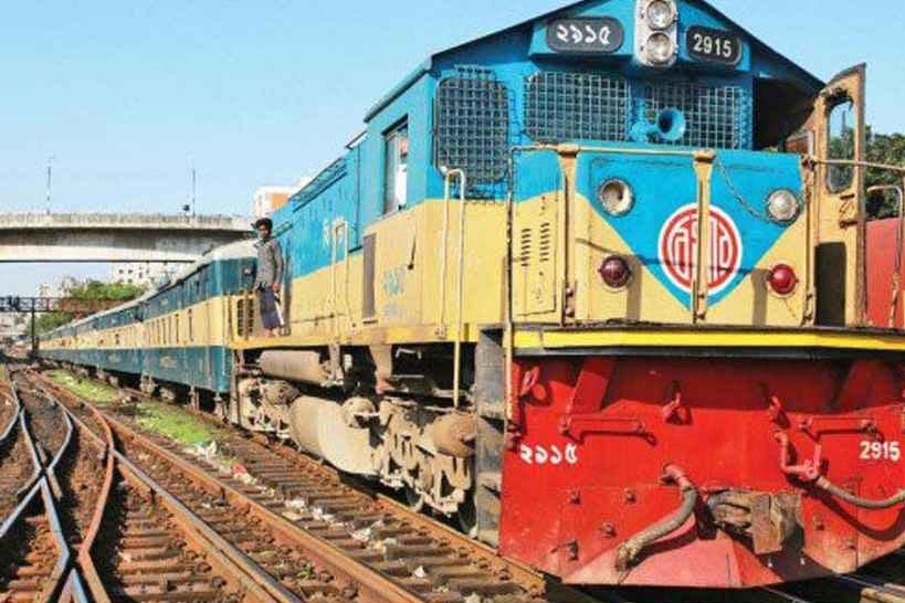 কক্সবাজারে ট্রেন চাপায় অটোরিকশার নারী-শিশুসহ নিহত- ৫