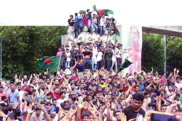 স্বৈরাচার পতনের ৫ আগস্ট এলো, আজ ছাত্র-জনতার রক্তস্নাত বিজয়ের দিন