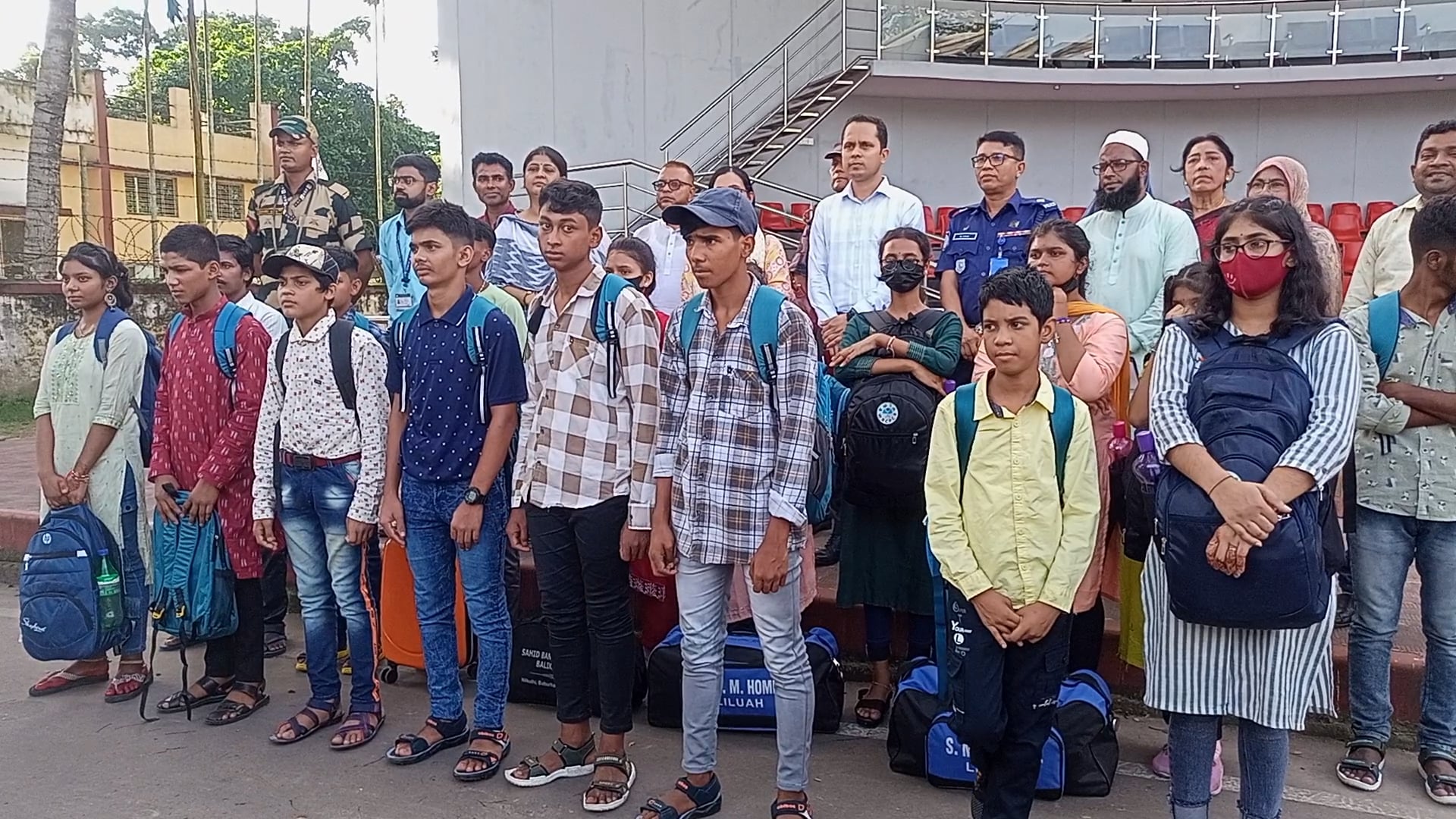 বেনাপোল বন্দর দিয়ে বিভিন্ন সময়ে পাচার হওয়া ১৭ জনকে ফেরত দিল ভারত