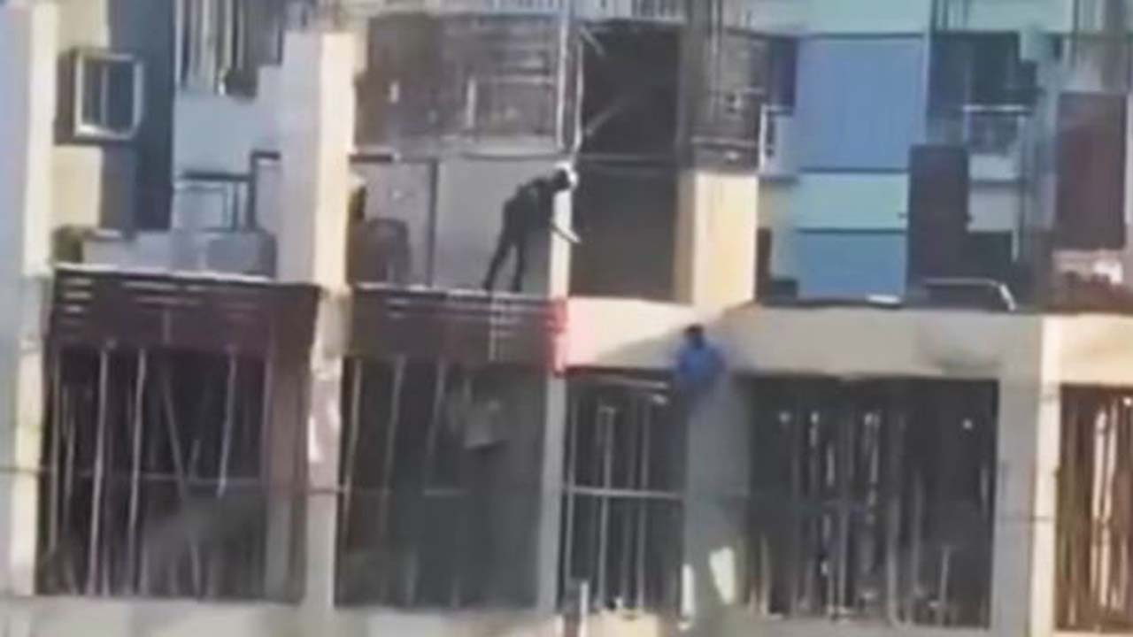 কার্নিশে ঝুলে থাকা ছাত্রকে গুলি করা সেই হাবিবুরের বিরুদ্ধে গ্রেফতারি পরোয়ানা মামলার পরবর্তী শুনানি ১৭ আগস্ট