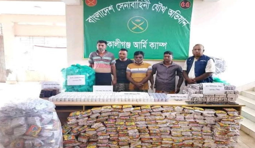  সেনাবাহিনীর অভিযানে সুন্দরবনে বিপুল পরিমাণ ভারতীয় মালামাল আটক, গ্রেপ্তার-৪