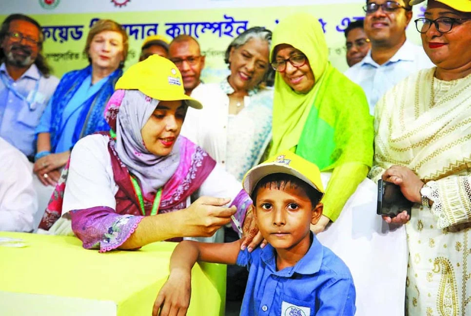 প্রথমদিনে টাইফয়েডের টিকা নিয়েছে ১০ লাখ শিশু
