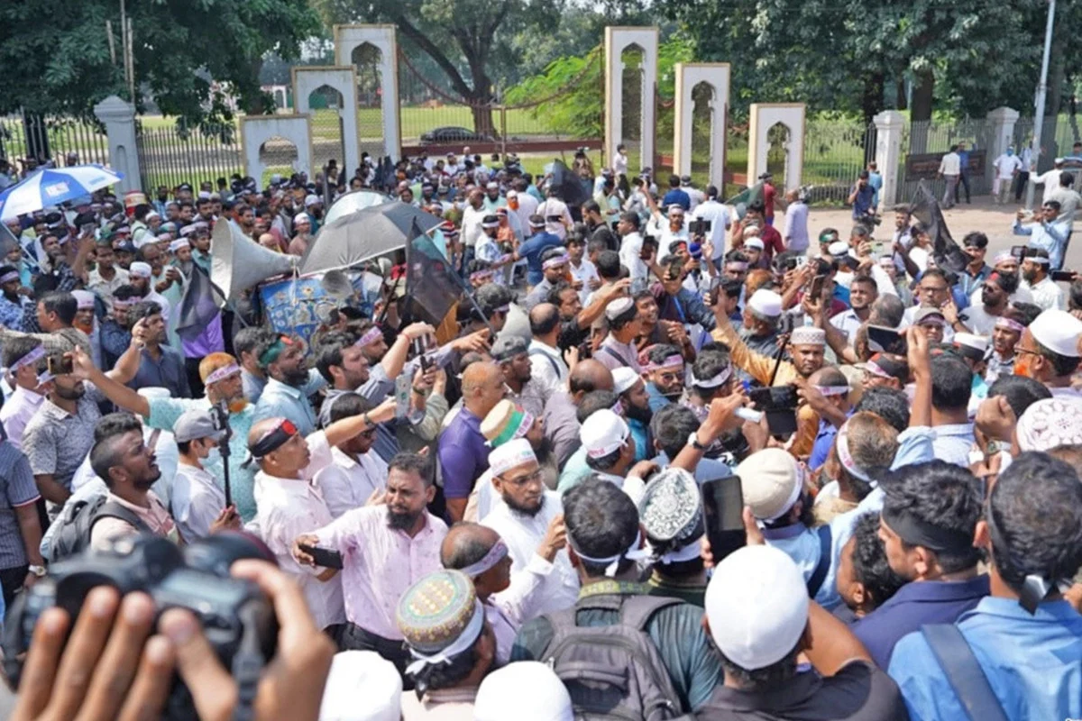 আন্দোলনকারী শিক্ষকদের সোমবার থেকে আমরণ অনশন কর্মসূচি ঘোষণা