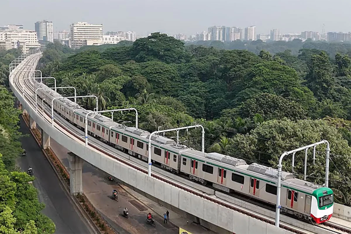 মেট্রোরেল যাত্রীদের নিরাপত্তা নিয়ে উদ্বিগ্ন না হতে অনুরোধ জানিয়েছেন ডিএমটিসিএল