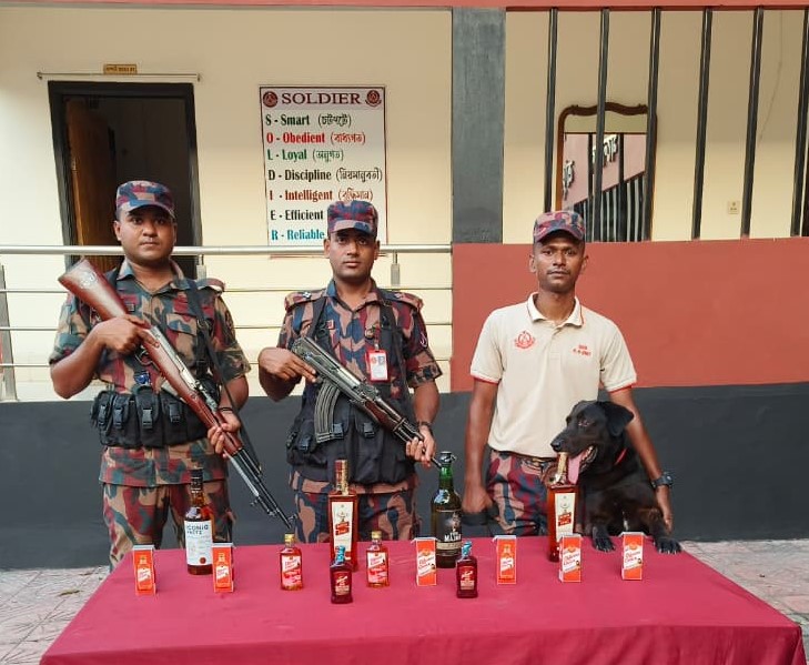 যশোর সীমান্তে মালিকবিহীন মাদকদ্রব্য এবং চোরাচালানী মালামাল আটক