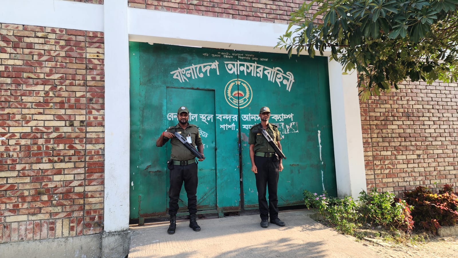 বেনাপোল বন্দরে কোটি কোটি টাকার রাষ্ট্রীয় সম্পদ রক্ষায় আনসার বাহিনী